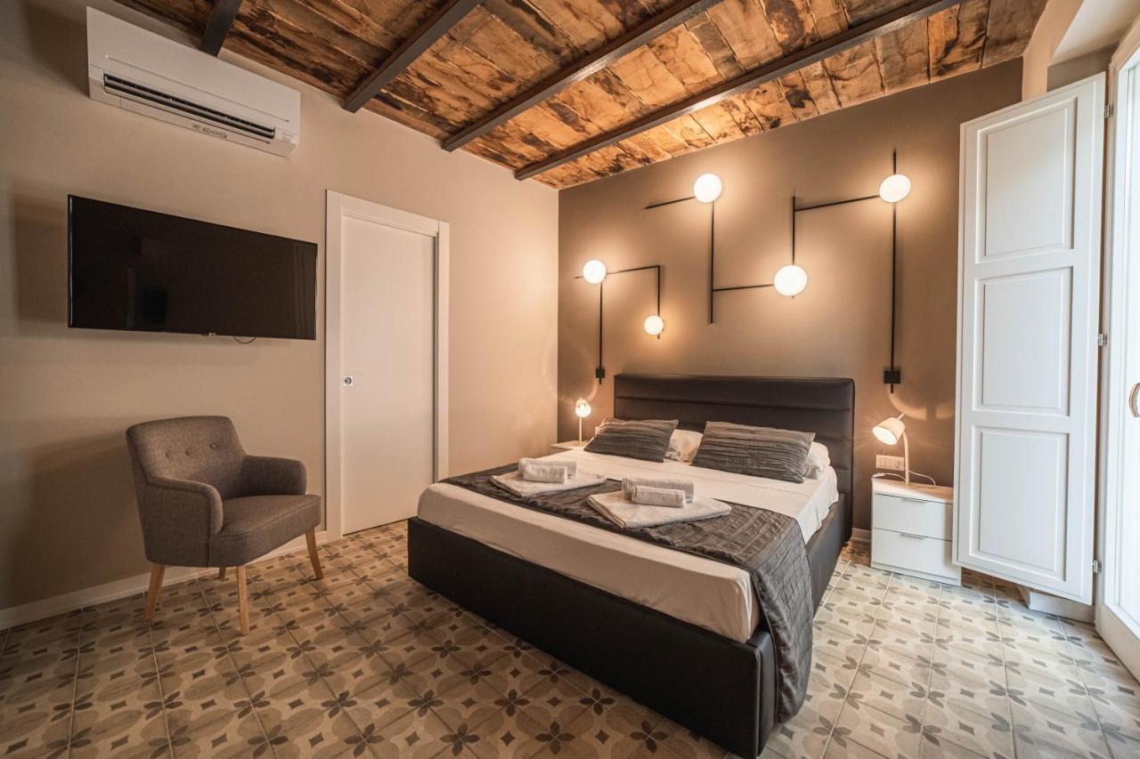 Palazzo Paladini - Luxury Suites In The Heart Of The Old Town Pizzo  Kültér fotó